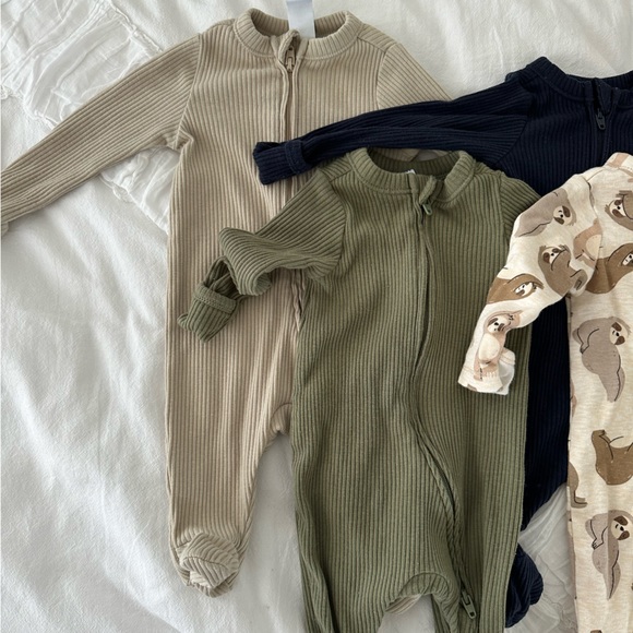 Newborn onesies (up to 7lbs) - Picture 2 of 6